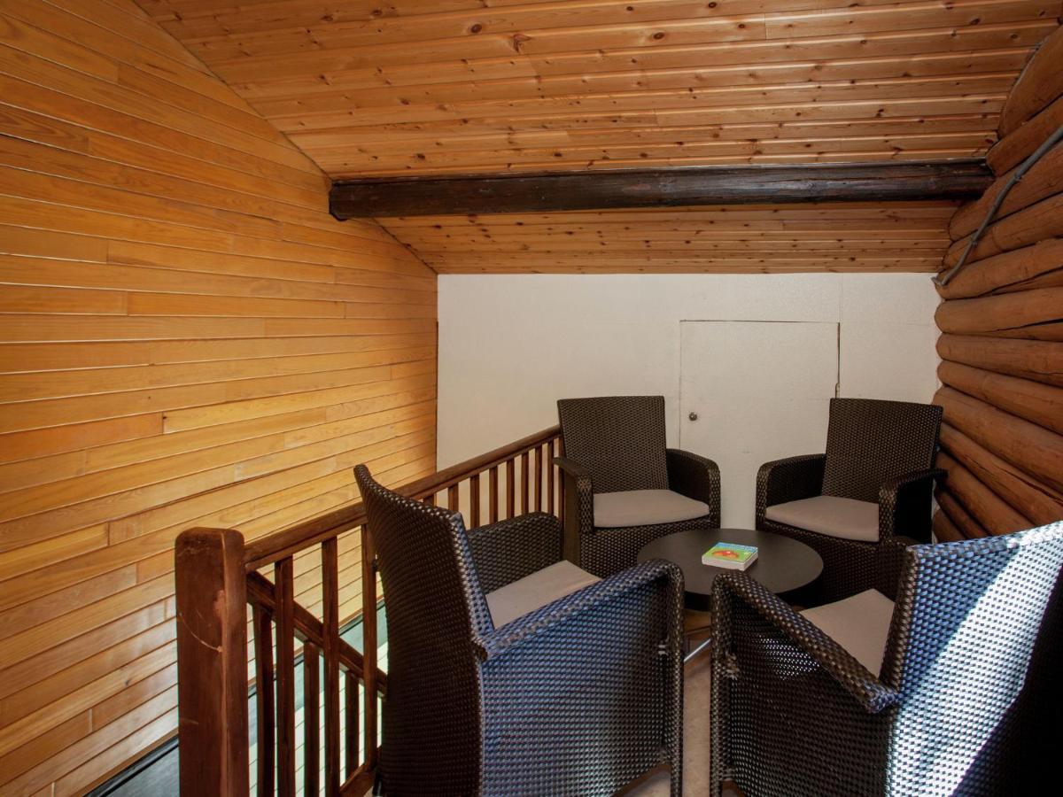 Open Wooden Chalet Built Against A Hill Francorchamps Exterior photo