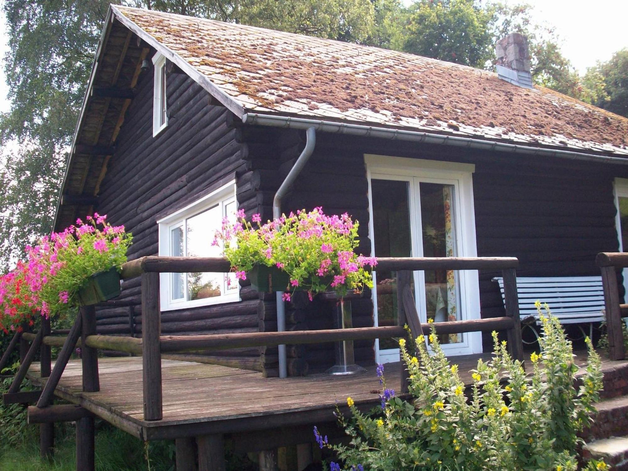Open Wooden Chalet Built Against A Hill Francorchamps Exterior photo